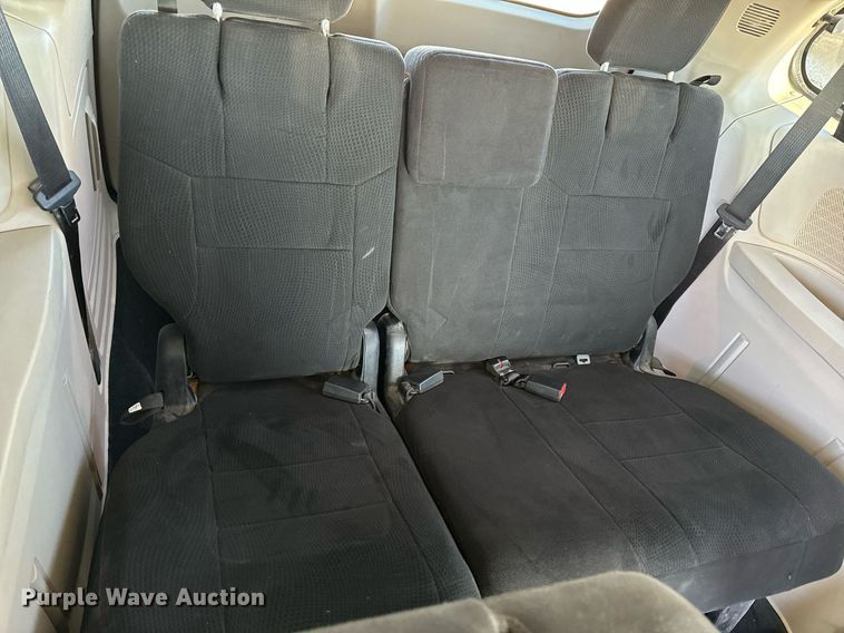 image for item NM9083 2012 Chrysler Town & Country  van