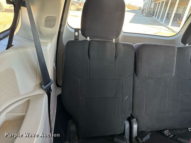 image for item NM9083 2012 Chrysler Town & Country  van