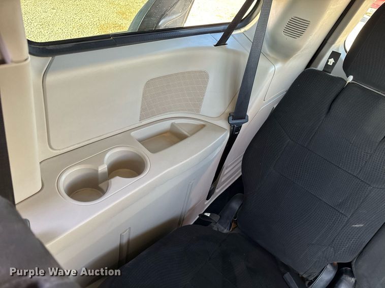 image for item NM9083 2012 Chrysler Town & Country  van