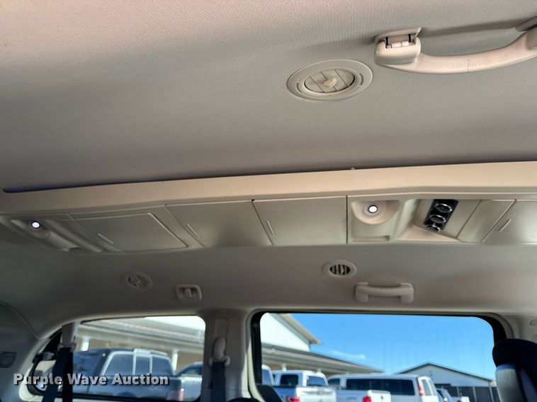 image for item NM9083 2012 Chrysler Town & Country  van