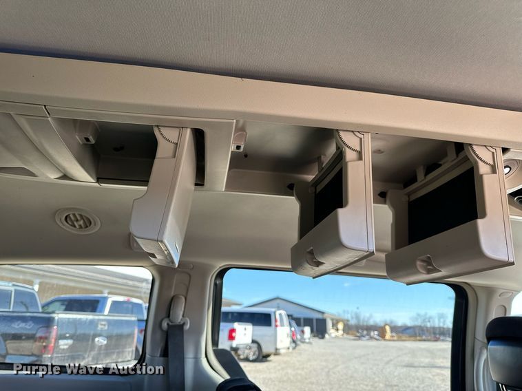 image for item NM9083 2012 Chrysler Town & Country  van