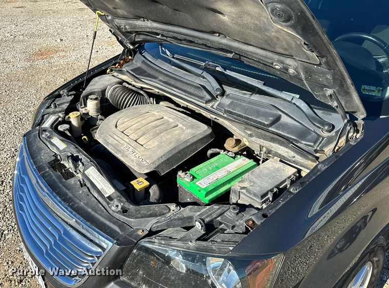 image for item NM9083 2012 Chrysler Town & Country  van