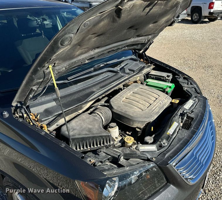 image for item NM9083 2012 Chrysler Town & Country  van