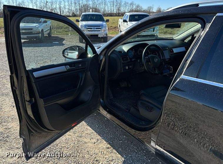 image for item NM9084 2012 Volkswagen Touareg TDI  SUV