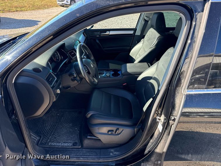 image for item NM9084 2012 Volkswagen Touareg TDI  SUV