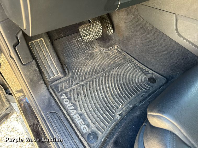 image for item NM9084 2012 Volkswagen Touareg TDI  SUV