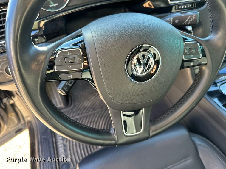 image for item NM9084 2012 Volkswagen Touareg TDI  SUV