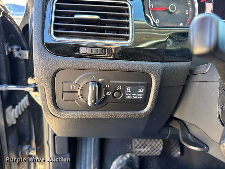 image for item NM9084 2012 Volkswagen Touareg TDI  SUV