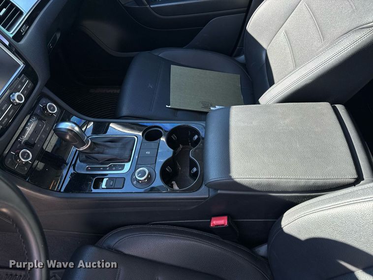 image for item NM9084 2012 Volkswagen Touareg TDI  SUV