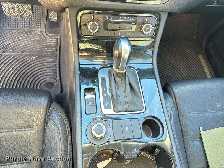 image for item NM9084 2012 Volkswagen Touareg TDI  SUV