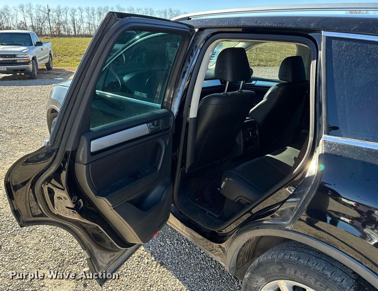 image for item NM9084 2012 Volkswagen Touareg TDI  SUV