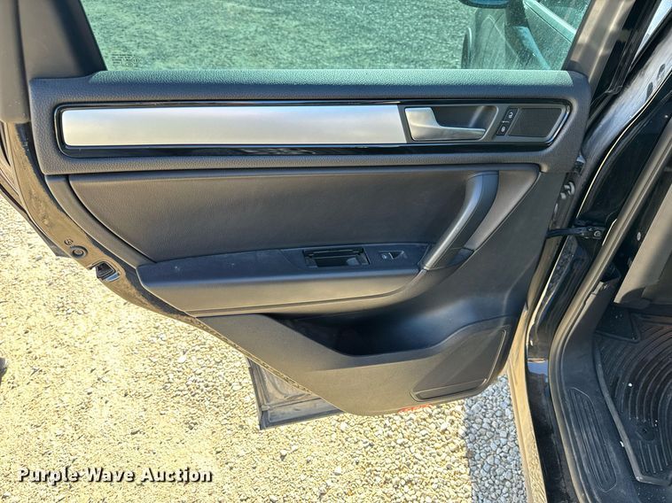 image for item NM9084 2012 Volkswagen Touareg TDI  SUV