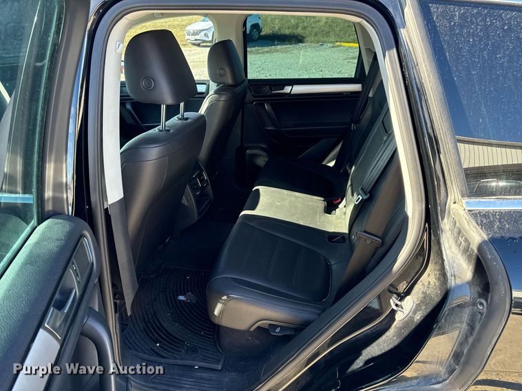 image for item NM9084 2012 Volkswagen Touareg TDI  SUV