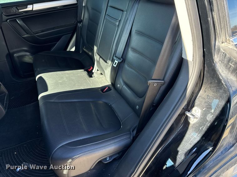 image for item NM9084 2012 Volkswagen Touareg TDI  SUV