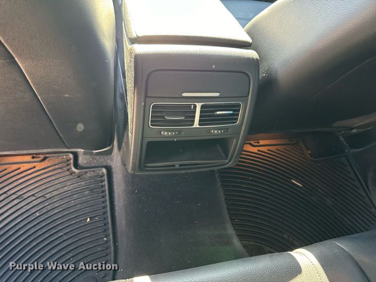 image for item NM9084 2012 Volkswagen Touareg TDI  SUV