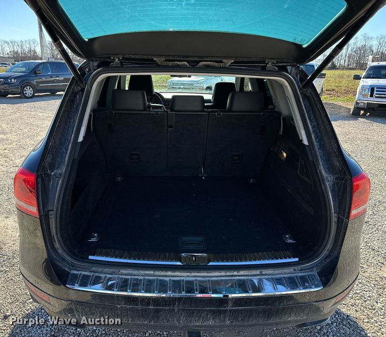 image for item NM9084 2012 Volkswagen Touareg TDI  SUV