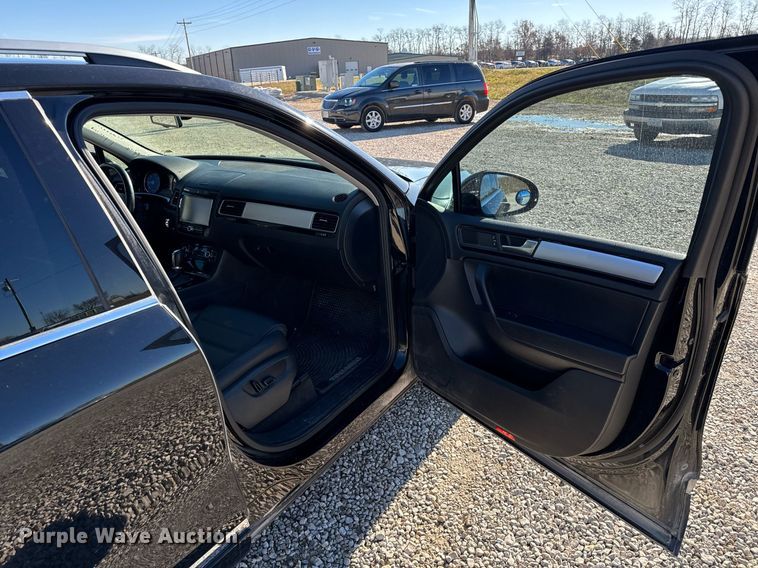 image for item NM9084 2012 Volkswagen Touareg TDI  SUV