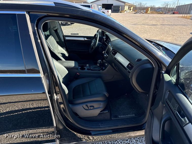 image for item NM9084 2012 Volkswagen Touareg TDI  SUV