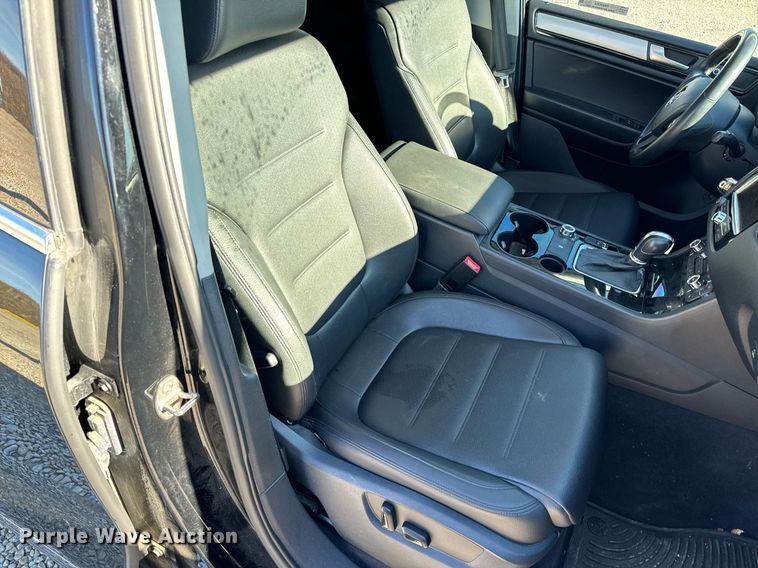 image for item NM9084 2012 Volkswagen Touareg TDI  SUV