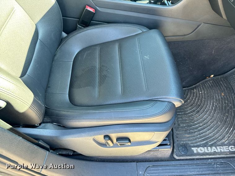 image for item NM9084 2012 Volkswagen Touareg TDI  SUV