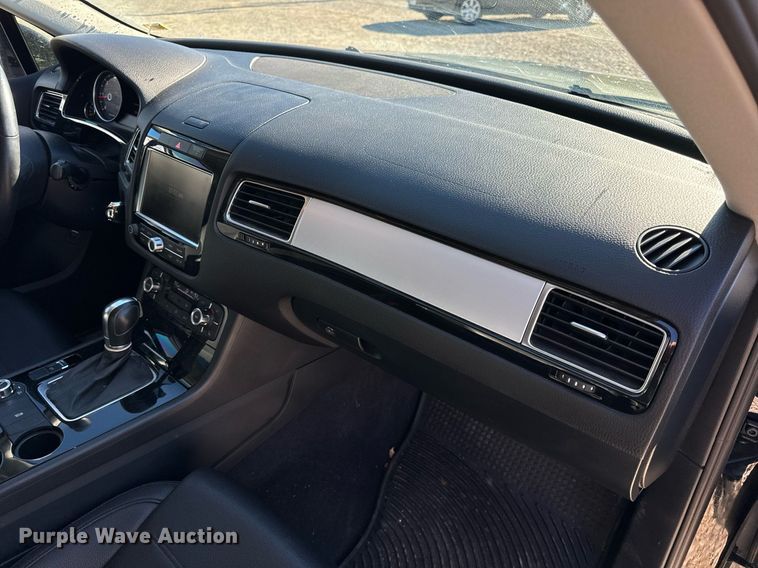 image for item NM9084 2012 Volkswagen Touareg TDI  SUV