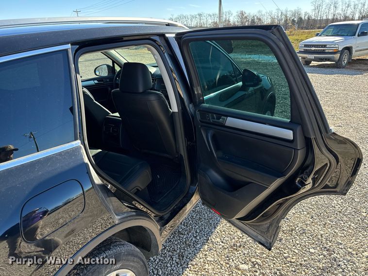 image for item NM9084 2012 Volkswagen Touareg TDI  SUV