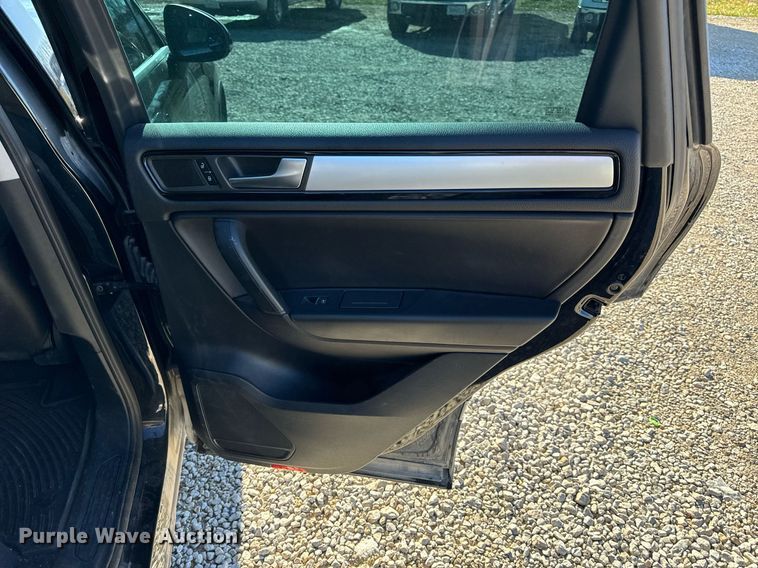 image for item NM9084 2012 Volkswagen Touareg TDI  SUV