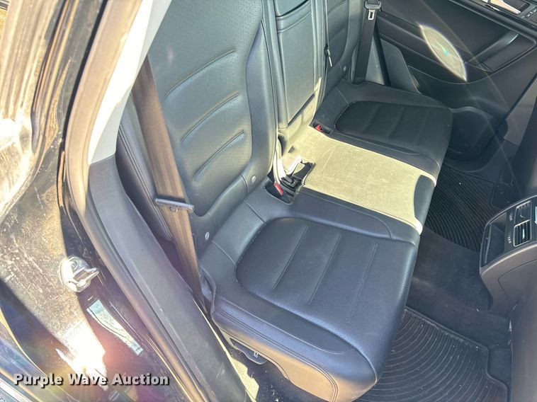 image for item NM9084 2012 Volkswagen Touareg TDI  SUV