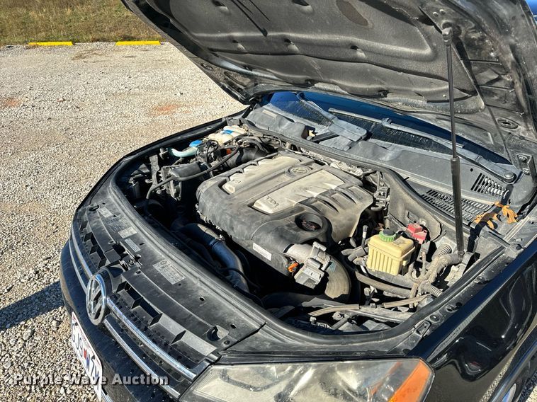 image for item NM9084 2012 Volkswagen Touareg TDI  SUV