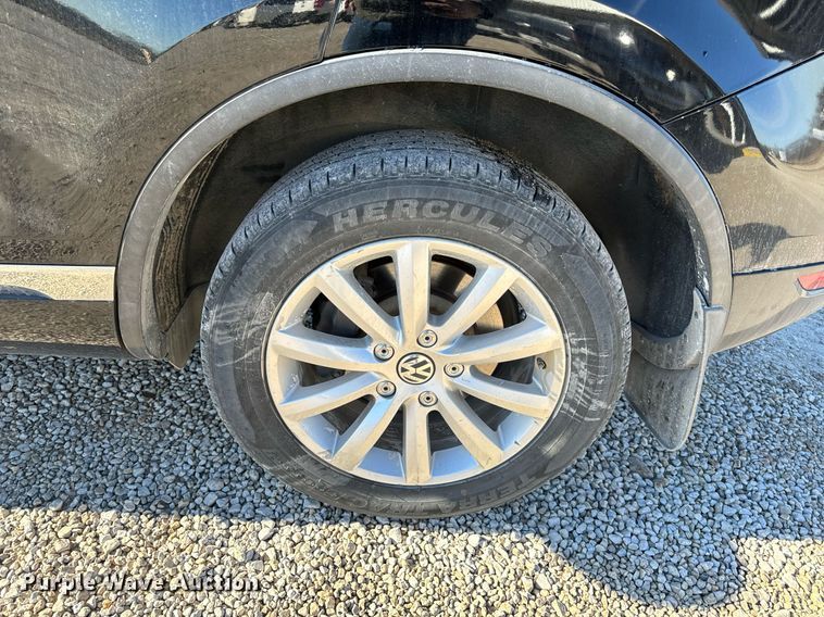 image for item NM9084 2012 Volkswagen Touareg TDI  SUV