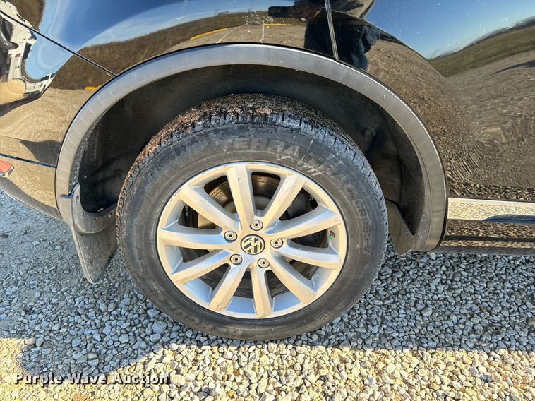 image for item NM9084 2012 Volkswagen Touareg TDI  SUV