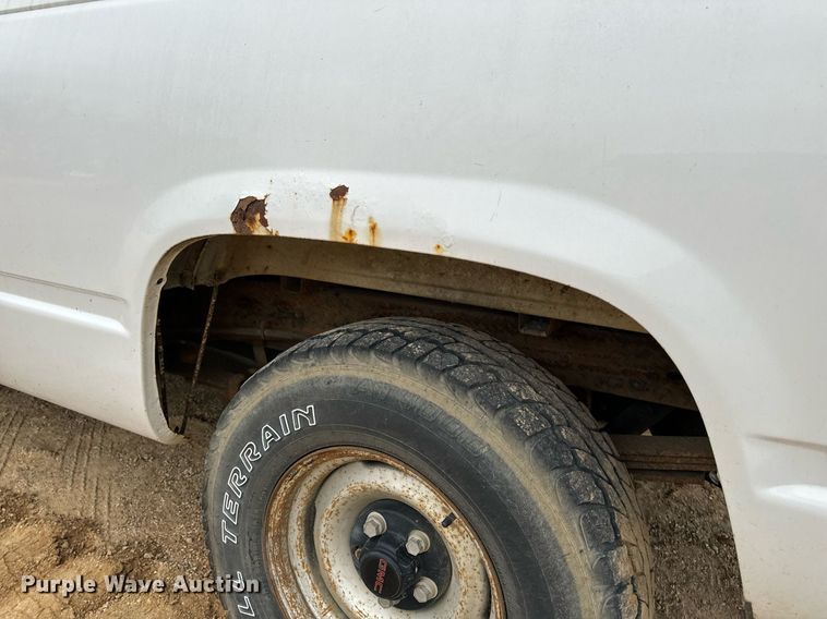 image for item NM9115 1998 GMC Sierra 1500 pickup truck