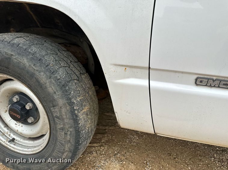 image for item NM9115 1998 GMC Sierra 1500 pickup truck