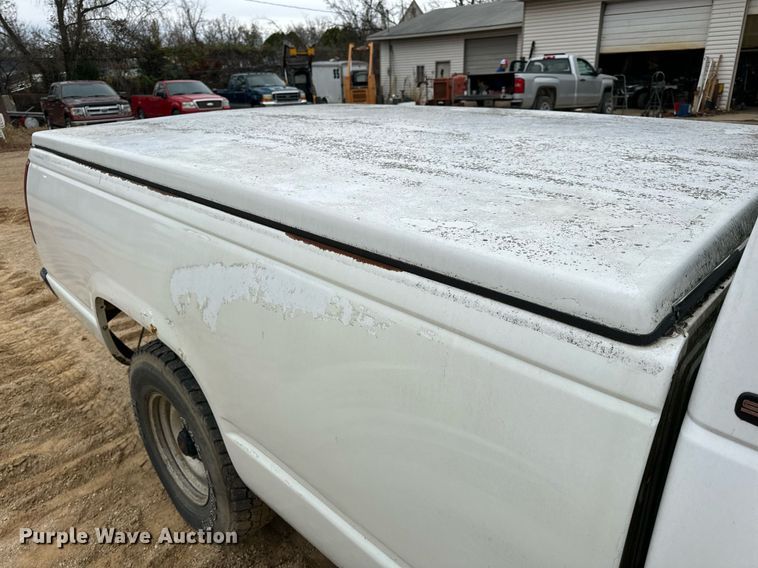 image for item NM9115 1998 GMC Sierra 1500 pickup truck