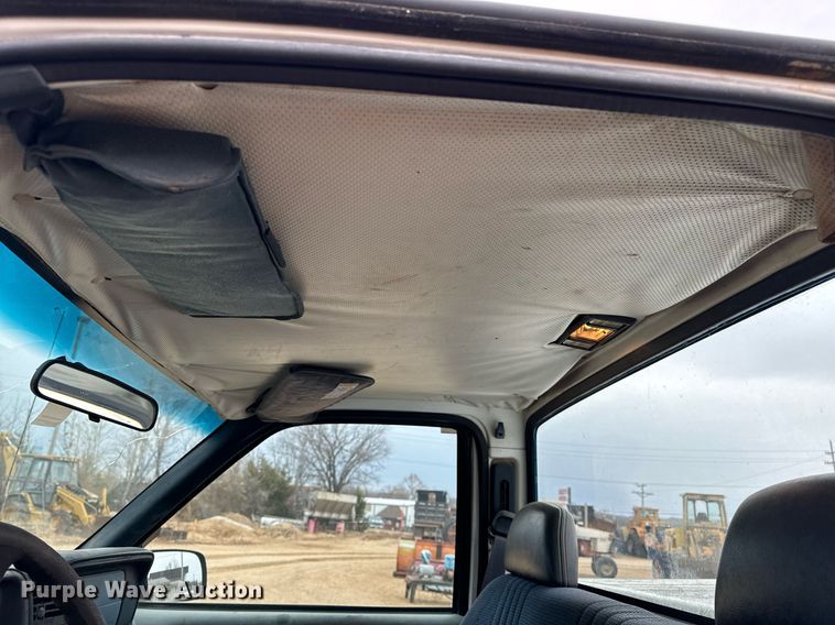 image for item NM9115 1998 GMC Sierra 1500 pickup truck