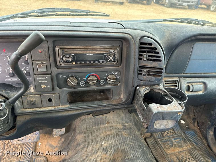 image for item NM9115 1998 GMC Sierra 1500 pickup truck