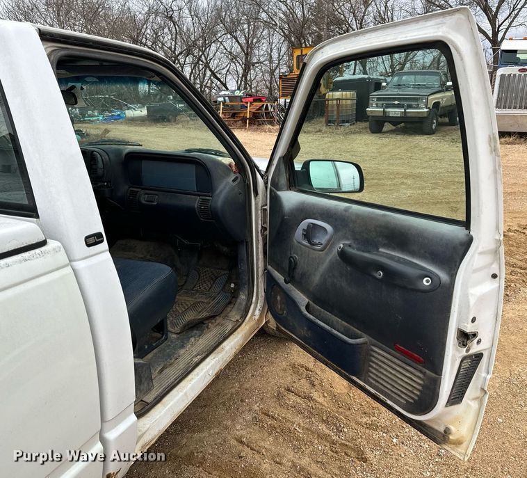 image for item NM9115 1998 GMC Sierra 1500 pickup truck