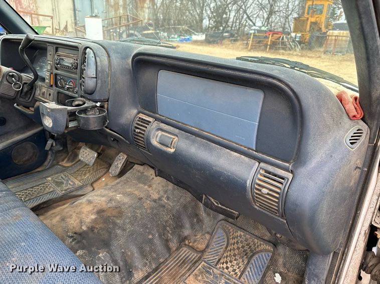 image for item NM9115 1998 GMC Sierra 1500 pickup truck