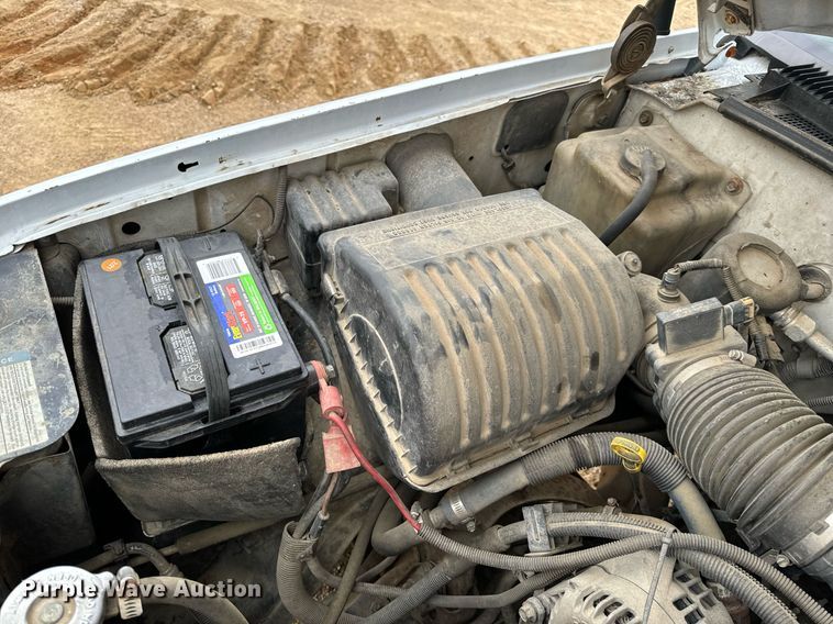 image for item NM9115 1998 GMC Sierra 1500 pickup truck