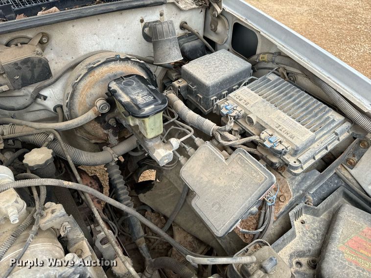 image for item NM9115 1998 GMC Sierra 1500 pickup truck