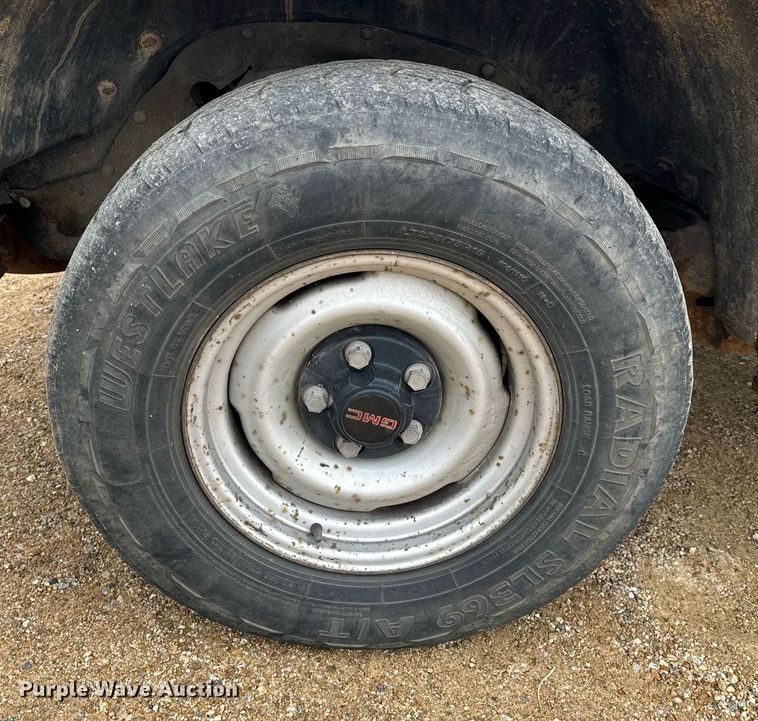 image for item NM9115 1998 GMC Sierra 1500 pickup truck