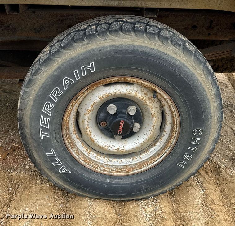 image for item NM9115 1998 GMC Sierra 1500 pickup truck