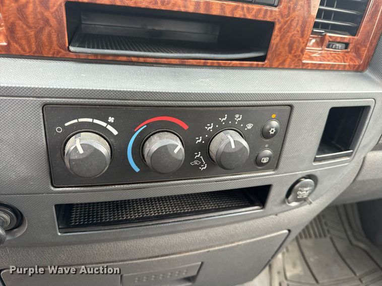 image for item NM9134 2006 Dodge Ram 1500  Quad Cab pickup truck