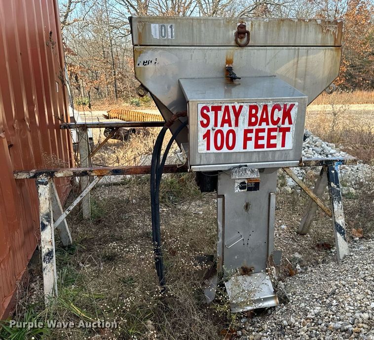 image for item NM9174 Snow plow and spreader