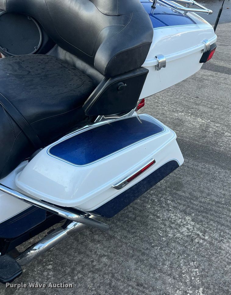 image for item NN9307 2015 Harley Davidson FLHTCUL Ultra  motorcycle