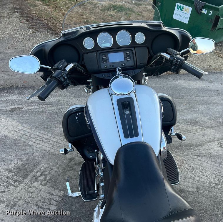 image for item NN9307 2015 Harley Davidson FLHTCUL Ultra  motorcycle