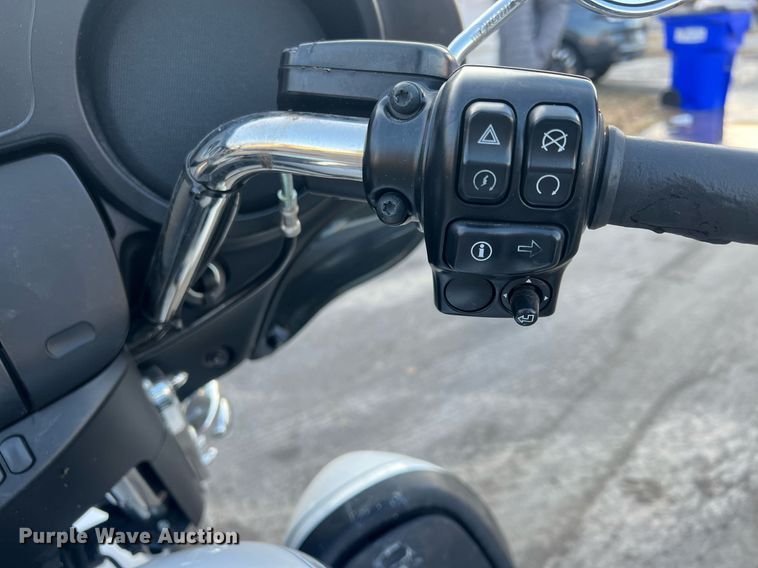 image for item NN9307 2015 Harley Davidson FLHTCUL Ultra  motorcycle