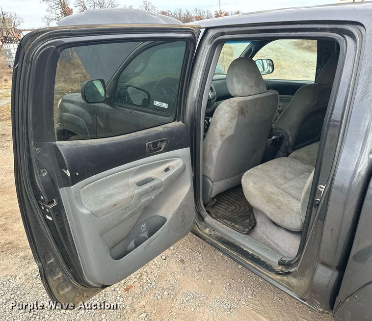 image for item NO9391 2010 Toyota Tacoma  Double Cab pickup truck