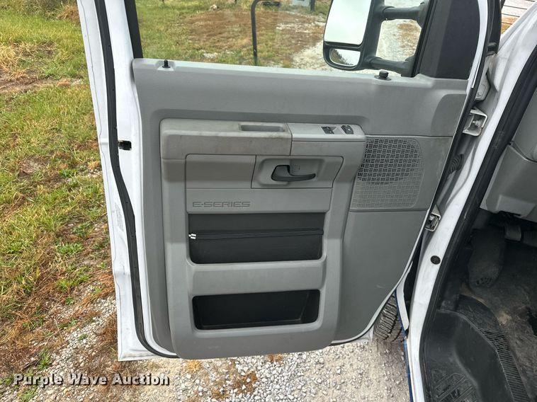 image for item NO9399 2019 Ford E450  van cab and chassis