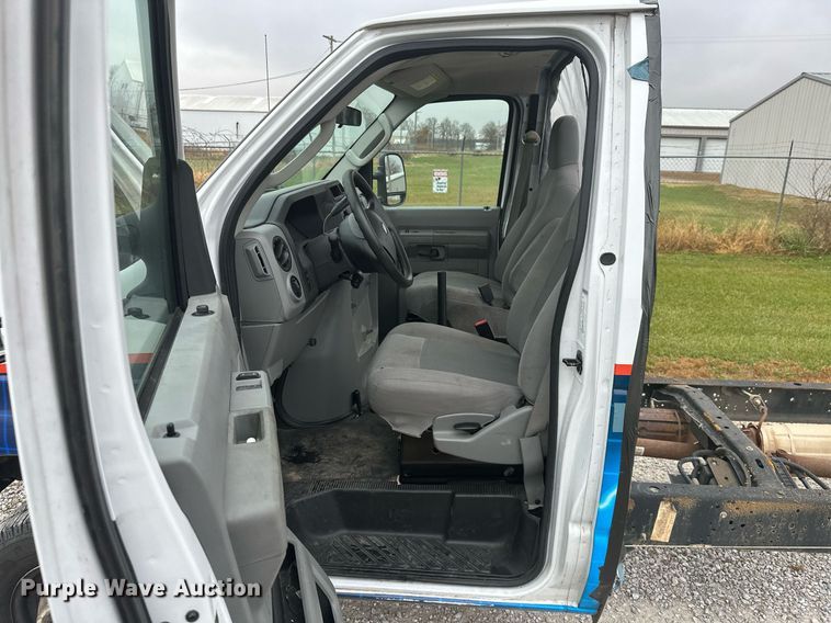 image for item NO9399 2019 Ford E450  van cab and chassis